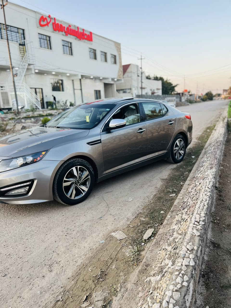 السلام عليكم ورحمة من رخصه الادمن للبيع كيا أوبتما موديل ٢٠١٣ السياره أمريكيه حادثه بس جاملغ امامي وصوره الحادث مرفق بل نشر وبل عراق بيه ٣ قطع صبغ  اثر جراد بدون دواخل بدون تبديل لغد وشاصي وحوض وتكم مكفولات  والباقي مكفول من كلشي مكينه ٢٤٠٠ GDI كير ومكينه وحداديه وتبريد وتدفئة مكفولات السياره فول الفول بصمه وبني راما حساس خلفي شاشه وكامره دواره تحكم استيرن كشنات كهربائيه وتدفئه وتبريد بل كشن مري شفط وأشاره بل مري هيتر بل استيرن حساس خلفي رقم بغداد انكليزي بسمي رقم وهزه وسنويه جدد
السعر ١٠٥ وبيه مجال 
الهاتف ***********//واتساب ***********
مكان السياره بابل محاويل قريه الفنديه مقابل بانزين خانه الفنديه 
علمن انو السياره مشيه ١١٠ ميل
