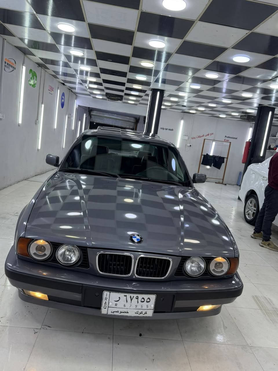 السلام عليكم Bmw525 عشره الاوائل                           موديل ١٩٩٣
حجم ٥٢٥ بلادي وارد يابان 
السياره عشره الاوائل 
كير ومحرك جديد ممفتوح 
سياره فول دبل ايرباك داخل جلد صاج سلايت كشنات جلد 
داخله كله اسود بلادي 
٤جام كهربائي 
حجر بيئه بلادي 
بجم عريض سياره فول 
سبير بعده منازل 
سياره مصبوغه كلير فقط بدون ظربه 
رقم كركوك مشروع وطني 
بي بطاقه بانزين 
سياره مناقصه برغي جاهزه من كلشي جديده كلش 
مكان سياره كركوك 
اني مكلف بالنشر 
للتواصل / ***********
