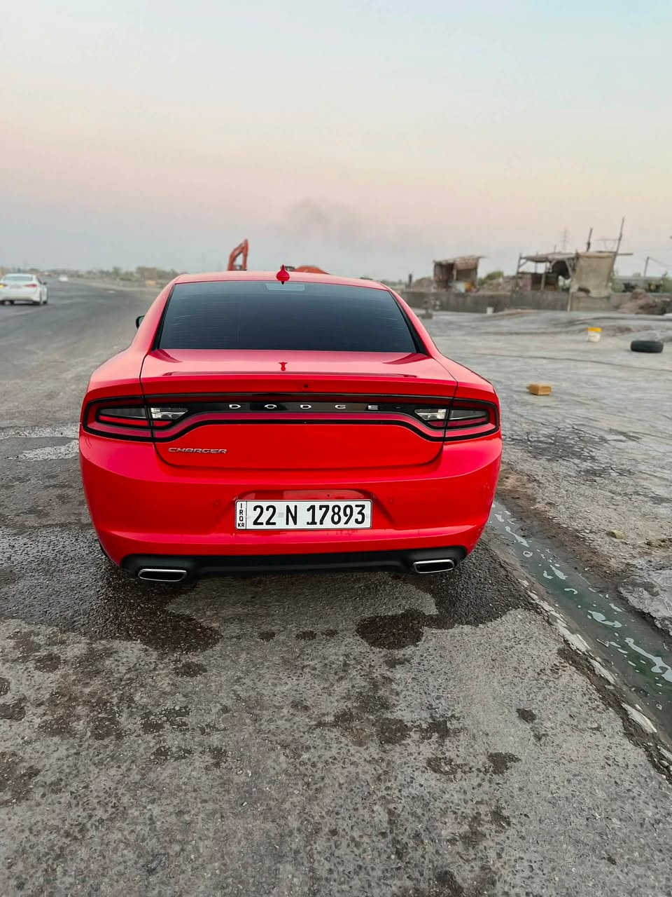 السلام عليكم 
جارجر sxt موديل 23 اصل لون مميز طماطي 
سيارة كفاله بدون دواخل فقط بارد بالجاملغ الكدام الايسر رقم اربيل 

الاستفسار ***********
