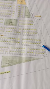 قطعة ارض مساحتها 430م توزيع جديد الحسينية الشماليه ركن على شارع 20 ابي...