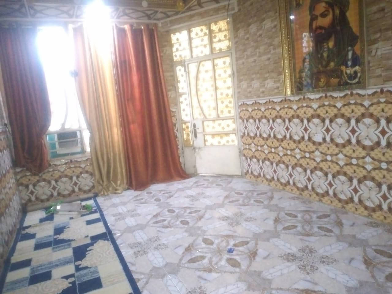 السلام عليكم ورحمة الله وبركاته
للبيع بيت سكني في منطقة الشعب – الجمعيات
موقع ممتاز وهادئ وقريب من الخدمات.
💰 السعر المطلوب: 150 مليون دينار (قابل للتفاوض)
البيت مناسب للسكن العائلي وموقعه حيوي وقريب من الأسواق والمدارس. 
للتواصل ***********
