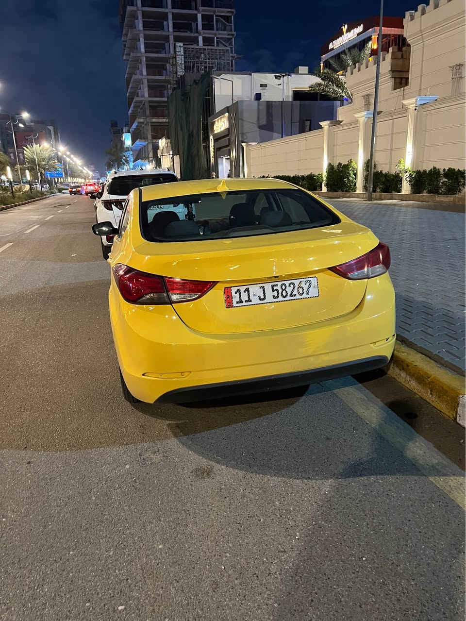 سلام عليكم النترة 2014 وارد أمريكي حادثها جاملغ وقبق جنطة السعر 105 مكاني بغداد اليرموك 
*********** بغداد, العراق
