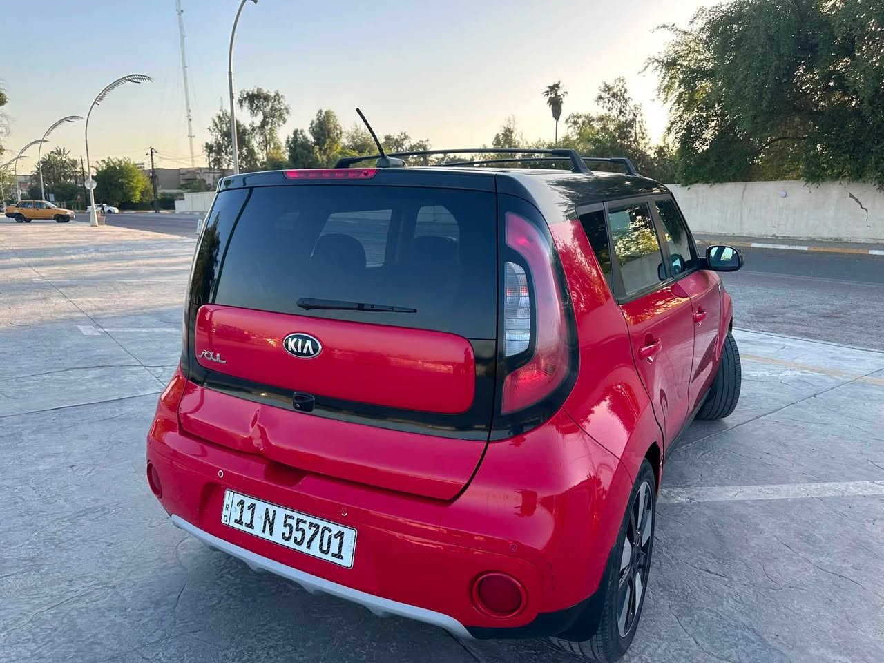🚗 كيا صول 2019  وارد أمريكي للبيع 
🔹لون مميز احمر واسود 
🔹 الموديل: 2019
🔹 الممشى: 65 ألف ميل

📌 تفاصيل السيارة:

* حادثة  بيبان  اليمين 
* شاصي ولغود سليم
* مكينة مفتوحة وحالتها ممتازة
* مع موجود ملاحظات موضحة بالصور 

🛠️ الصيانة:

* حدادة وغرفة حديثاً
* دهن كير جديد
* بلكات جديده
✨ سيارة ناعمة جداً وتبريدها ثلج ❄️

💰 السعر: 115 ورقة
📍 الموقع: الكاظمية
📞 ‭***********‬ (واتساب متوفر)
