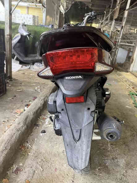 دراجه pcx جيل ثاني ياباني ستعمال شخصي ودراجه متروكه مكفوله من كلشي السعر 1500 وبيه مجال بصيط حك الجيه الستفسار *********** واتساب
