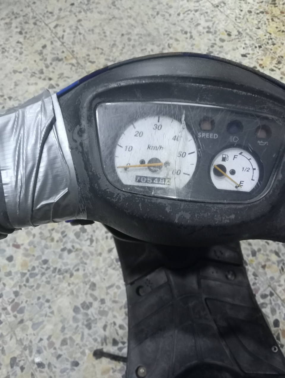 السلام عليكم دراجه 9 نظيفه كهربائيه شغاله مكينه مفتوحه اغراض كلها مال تفصيخ لا يوجد قطعه تجاريه السعر 250 قفل مكان بصره زبير رقم التلفون *********** يوجد بي فقط واتساب
