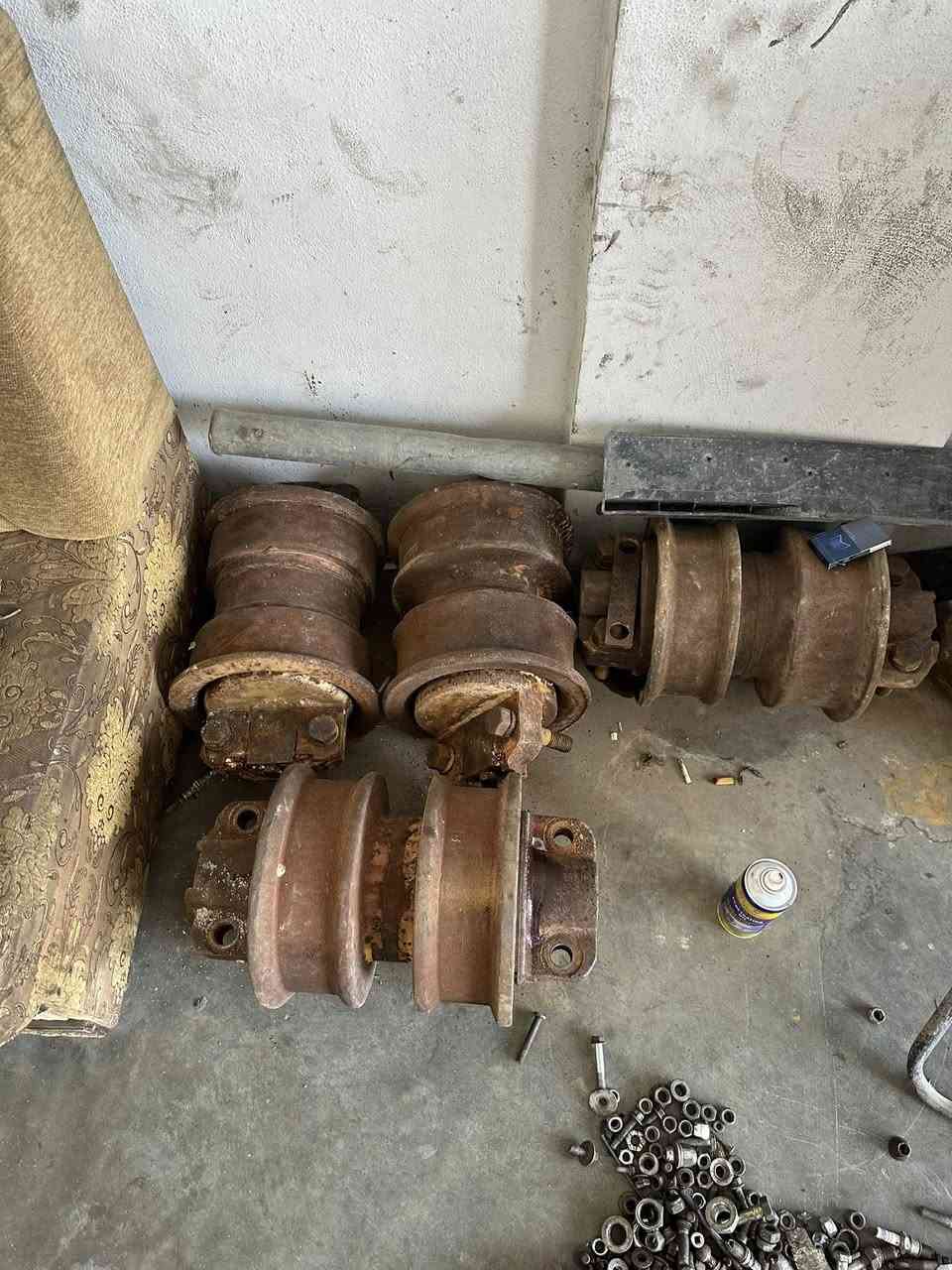 أربع رولات بلدوزةر 155
***********
