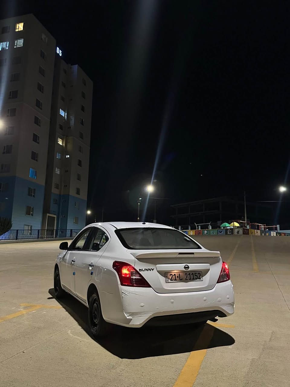 نیسان سەنی 2019
تەنها 98 هەزار ڕۆشتوە زۆر زۆر تازەیە
بەس بۆنیدی بۆیاخە بێ ناو گرتن 
تایەی تازەیە ڕۆن و هایدرۆلیکی تازەیە
عەزێت نەدراوە سەیارەی بەر خۆر نییە 
جەگ و سپێری دانەگیراوە
بەناوی خۆمەوەیە
سەنەوی هەتا ٢٠٣١ تازەیە 
نرخی ١٠٦ گەڵاو مەجالێکی برایانە 
                           *********** - *********** السليمانية, العراق
