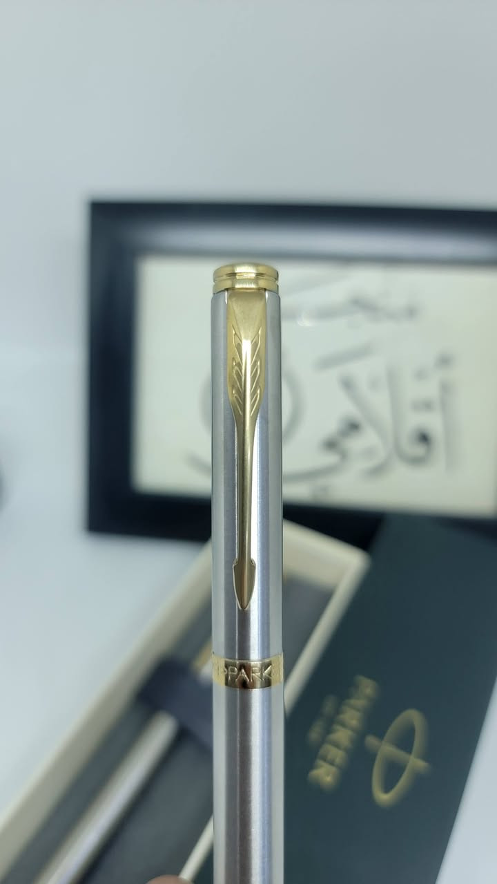 سيت أقلام باركر فوليو بريطاني الصنع
الحالة : غير مستخدم نهائيا و بالعلبة الاصلية
سنة الصنع : التسعينات
بلد الصنع : بريطانيا
حجم النبلة : F للحبر طلاء 18 ثابت 1mm للجاف 
ميكانيكية القلم : سحب بالنسبة للحبر . فر بالنسبة للجاف
البدن معدن و حامل الورق باللون الذهبي
السعر 50 الف فقط مع علبة حبر 50 مل هدية


**إذا كنت صاحب هذا الإعلان وتريد حذفه لأي سبب، رجاءا أرسل رسالة إلى الدعم الفني**