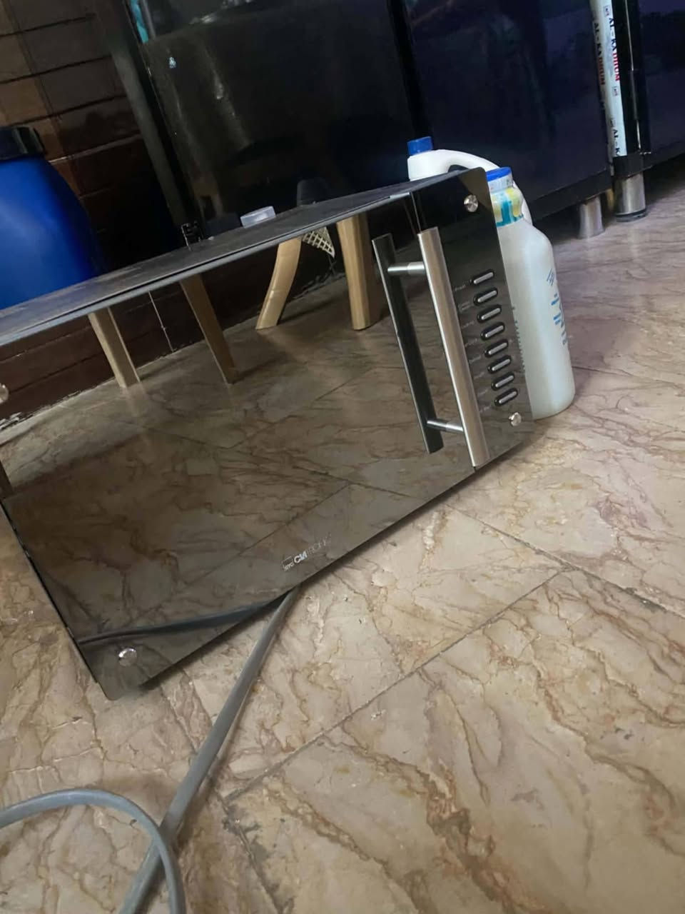 مايكروويف ماركة الماني ستيل من الخارج شغال نضيف نهايتة ٦٠ العنوان بغداد الغزالية


**إذا كنت صاحب هذا الإعلان وتريد حذفه لأي سبب، رجاءا أرسل رسالة إلى الدعم الفني**