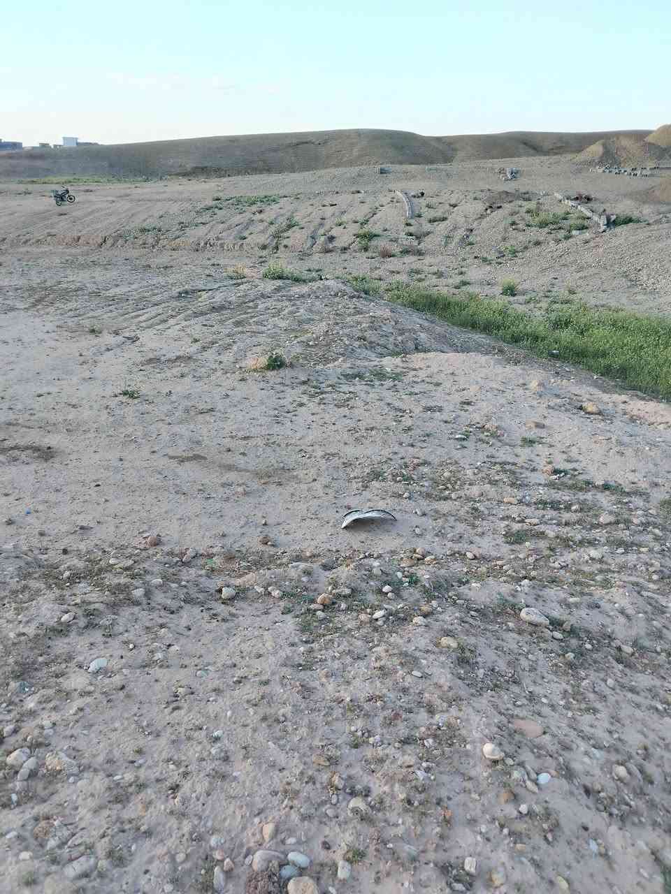 سلام عليكم قطعت أرض المساحه 200 متر للبيع في حي الوحده خلف المستشفى يم مدرسه الشيخ ايد الوحده الخامسه سعر 4 مليون وبيها مجال الاتصال عل الرقم ***********
