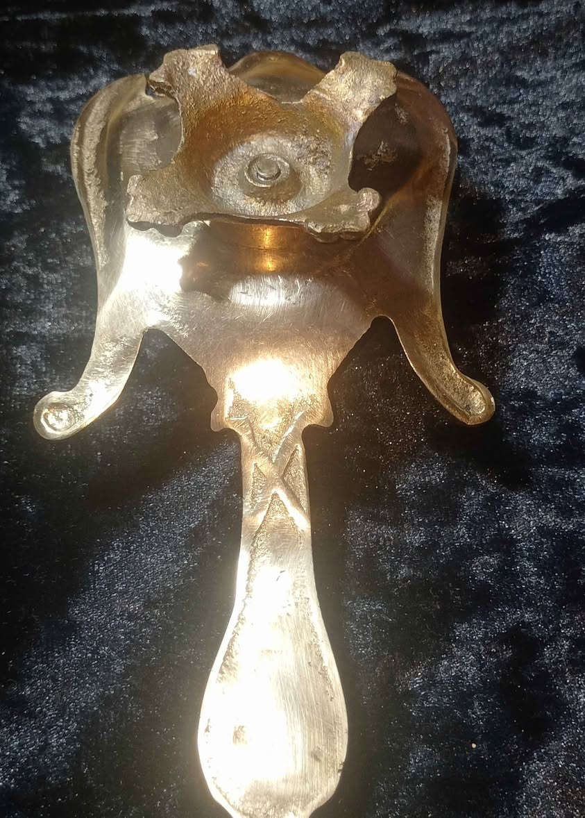 شمعدان نحاس ملكى فك وتركيب حالة فوق الممتاز حجم كبير وزن تقيل التفاصيل بالصور القاهرة, مصر


**إذا كنت صاحب هذا الإعلان وتريد حذفه لأي سبب، رجاءا أرسل رسالة إلى الدعم الفني**