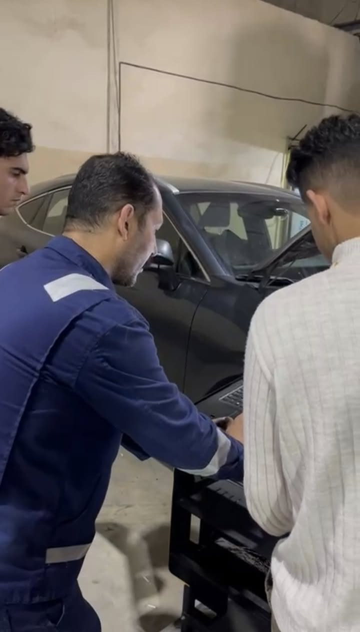 افتتاح التسجيل مجددا لدورة (فحص وتشخيص أعطال السيارات)
⚡️☄️مع خصم مؤقت ٢٠٪؜ للسعر فقط هذه الدفعة⚡️☄️…

💯بكل فخر نعلن افتتاح التسجيل بعد نجاح وتخرج الدفعات السابقة من الدورة في شركة الروافد وهالمرة بخصم٢٠٪؜💯…

🔧🚗

 دورة تجمع بين الشرح النظري والتطبيق العملي داخل مقر الشركة والورشة التدريبية للاستاذ منتصر ياس خضير

بعد هذه الدورة، يتمكن المتدربون من:-
✔ قراءة بيانات أجهزة الفحص وربطها بالأعطال الواقعية
✔ تحليل المشاكل الكهربائية والميكانيكية بطريقة منهجية
✔ تطبيق الخطوات الصحيحة للتشخيص داخل الورشة
✔تإهيل المتدرب لسوق العمل..

مميزات الدورة:-
-✅تدريب عملي 
-🎓شهادة معتمدة
-💯الاعادة مجانية

⭕️فقط عشر مقاعد  متاح للدورة⭕️

العنوان:- ديالى-بعقوبة- شارع خريسان- قرب تقاطع البلدة..
هـ/***********
