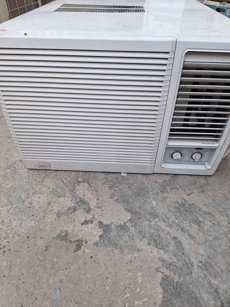مكيف توسوت للبيع 2طن 
***********
