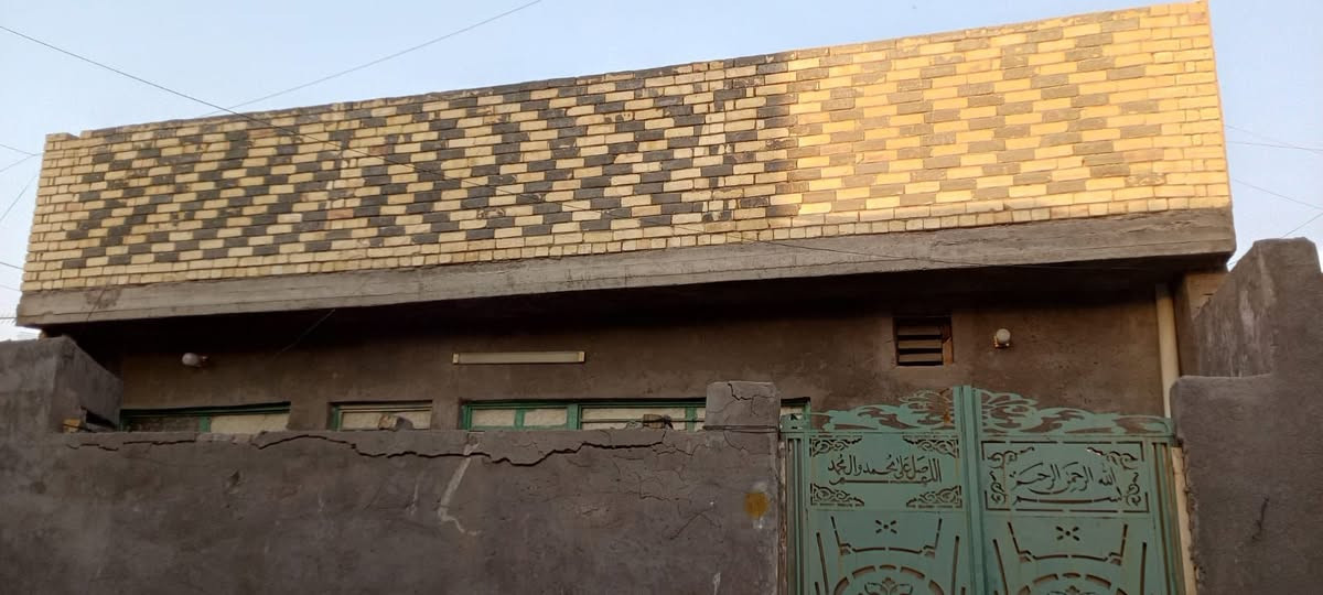 سلام عليكم من رخصت صاحب الكروب بيت مساحته 120 متر مربع حي طارق الوسط زراعي قرب كراج 110 بسعر مناسب *********** مع كافت الخدمات ماء مجاري تبليط
