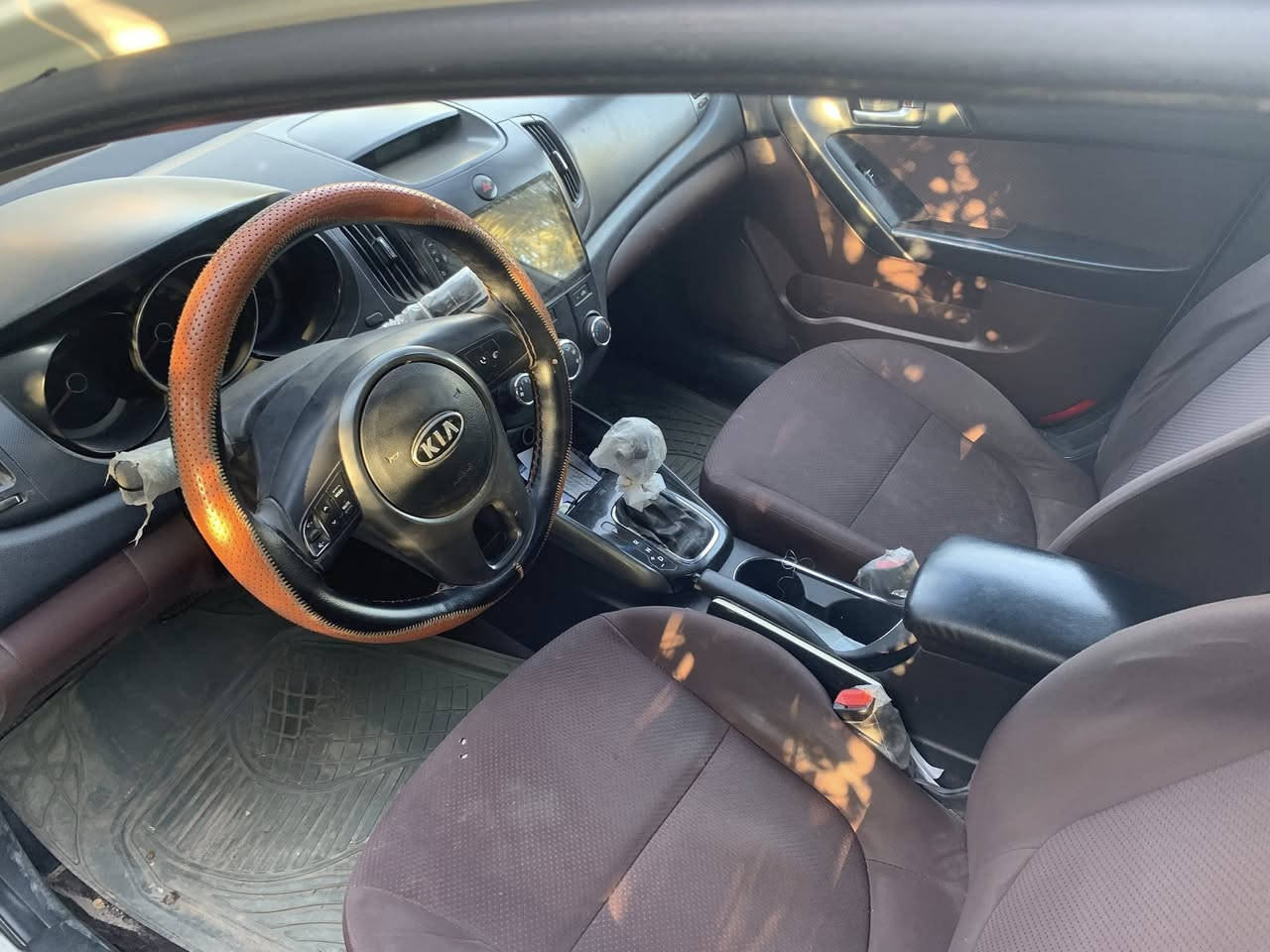 سلام عليكم كيا سيراتو موديل 2011 محرك 1600 دوش وارد امريكي بيه قطعتين باب السايق والبنيد وطلقه بالقماره كير محرك مكفولات دوانز ماكو شاشه كامره سياره حلوه وناعمه نوقصات حداده ودعميه اماميه سياره بسمي سنويه 2029 السعر 90 وبيه مجال وهذا رقمي ***********
