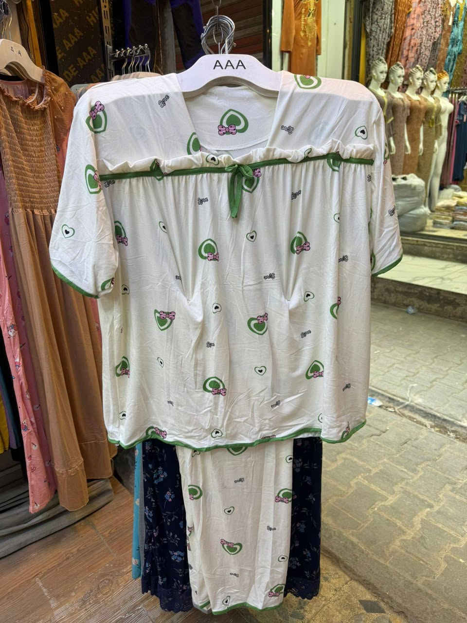 🔥 عرض خاص ومميز 🔥
 تراك نسائي خامة قطني عالي الجودة 👌 سعر الدرزن فقط 66 الف 💰
 كل موديل متوفر بـ3 ألوان 🌈
أقل طلب نصف درزن من كل موديل
 📦 وعند طلب 3 درازن التوصيل مجاني
 🚚 عنواننا: شورجة قرب البنك المركزي، شارع تحت التكية، عمارة النعمان زين العابدين العسكري 📍 للتواصل والطلبات عبر الواتساب: *********** 📲 لا تضيع الفرصة وخلي طلبك هسه قبل نفاذ الكمية 🔥
