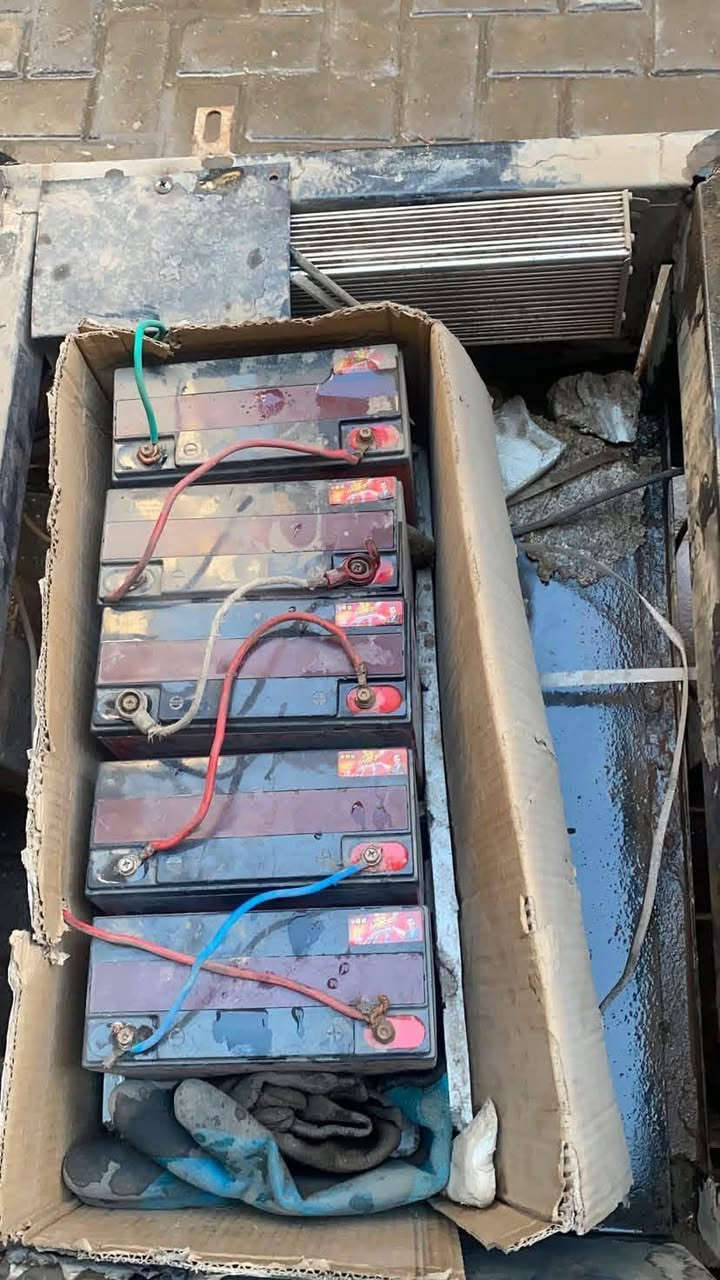 ستوته شحن خمسه باتري كلش نضيفات السعر ٦٠٠ وبيه مجال عنوان بغداد ابي غريب تلفون *********** بي واتساب

