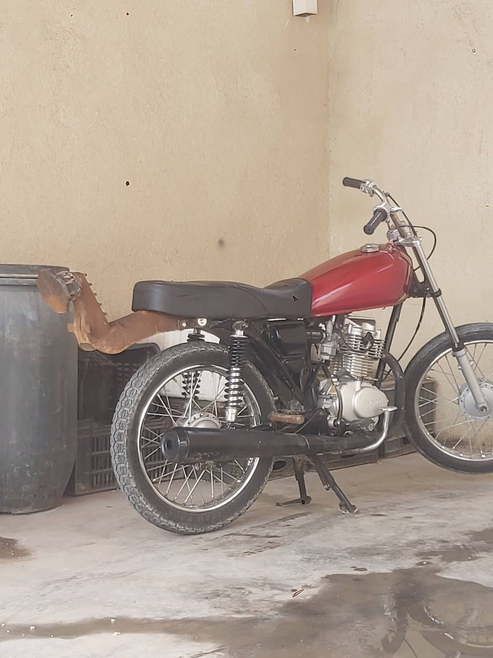 سلام عليكم دراجه للبيع إيراني نامه شلامجه مكينه ما مفتوحا موديل 24 دراجه عوزها تجفيت بيها دخانه دراجه كفاله من شرقه أدوات سعر 475 بيها مجال قليل دراجه غراض كله جديد مكاني بصره عله طريق سفوان يم نجمي رقم تواصل ***********
