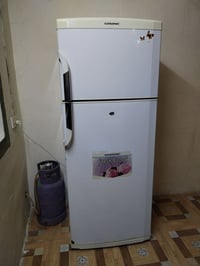 ثلاجة للبيع مابي اي عيب شرط النضافة السعر 150الف للاستفسار اتصال 07702...