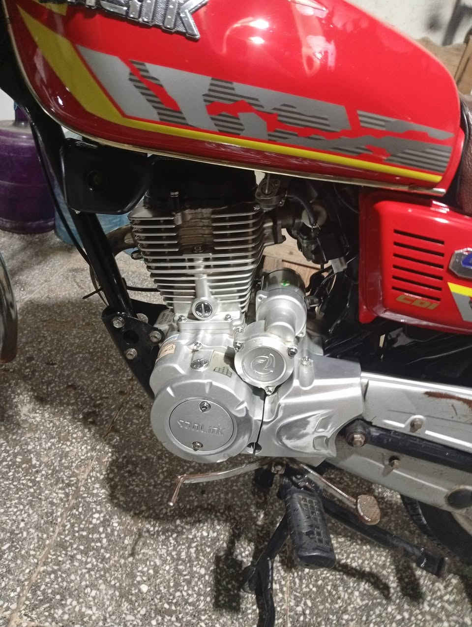 سلام عليكم دراجه للبيع نضيفه ما ناقصه اي شي مكفوله من كلشي موديل 24  بس لشاشه طافيه السعر 650 وبيه مجال مكان الشعب نهايه حي اور الرقم الهاتف ***********
