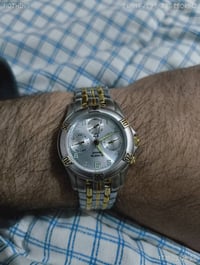 ساعة • للبيع • قيم وخذها