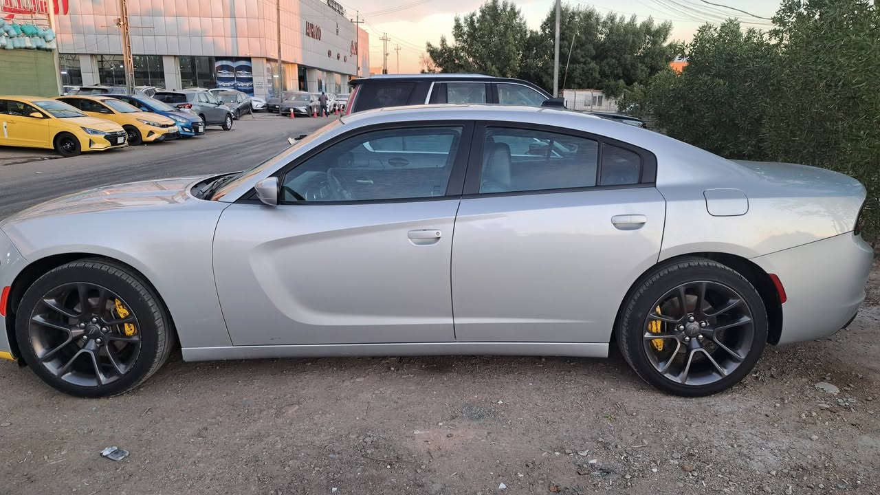 السلام عليكم للبيع اوالمراوس حسب القناعه جارجر sxt blus موديل ٢٠٢١
فول مواصفات 
بصمه 
فتحه 
كشنات جلد 
تبيريد وتدفئه مقود وكشن
محرك ٣٦٠٠
بدون قطرة صبغ 
السياره مكفوله كير ومحرك وصبغ
اخت الكلين صور الحادث مرفق بالصور 
السعر ٢٥٥
***********
