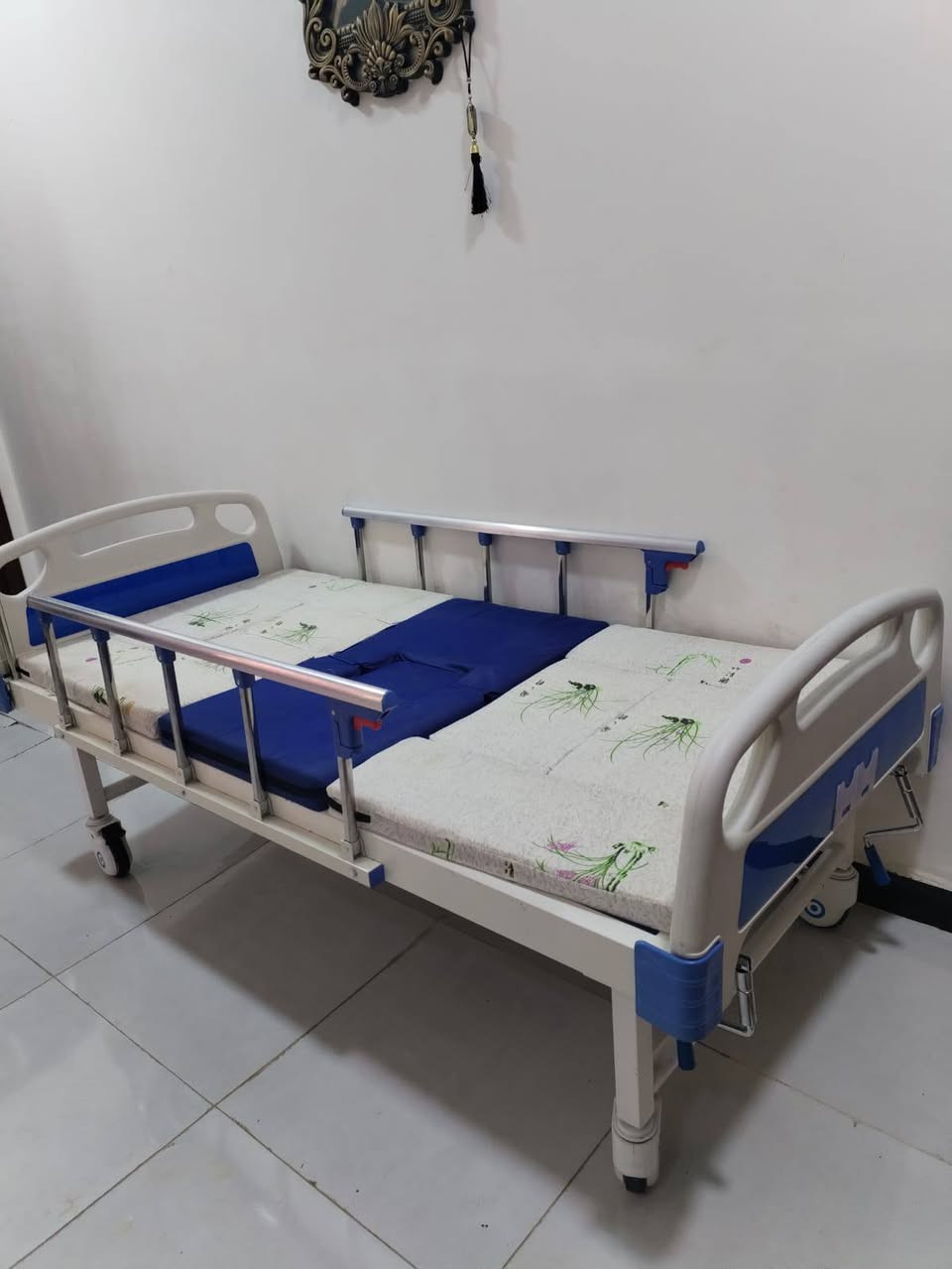 سرير للبيع
نضاف كلش 
مكاني كوفه
***********
