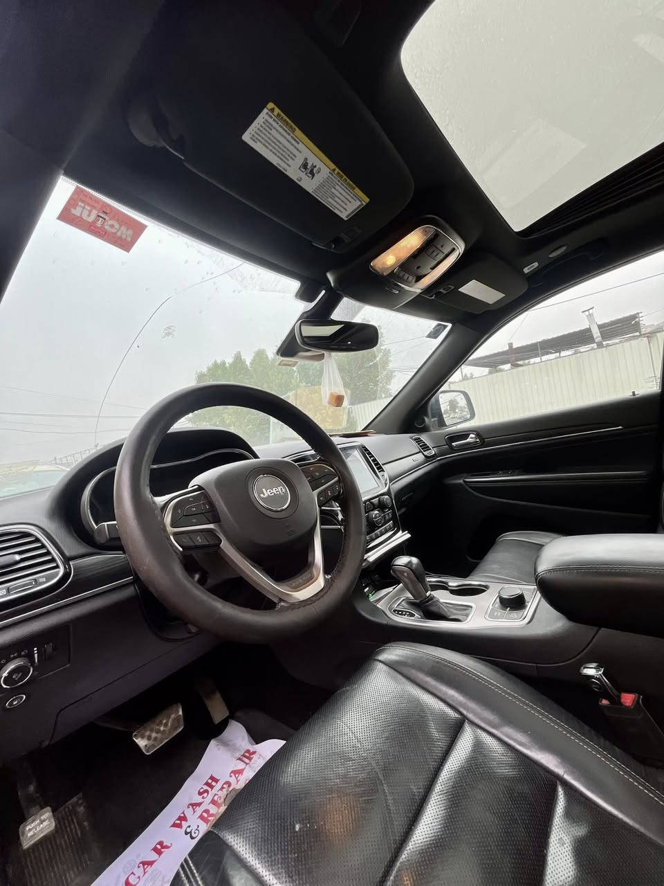 🚗 للبيع:  JEEP CHEROKEE 2021 GRAND

Limited 2021

المواصفات:

• اللون: Cher Blue
• المحرك: 3.6L V6 بنزين
• العداد: 59,000 ميل فقط
• فتحة بانوراما
• كشنات جلد أسود مع تبريد وتدفئة
• ستيرن مع تدفئة
• رادارات أمامية وجانبية
• تشغيل عن بعد + بصمة أبواب
• جنطة كهربائية
• شاشة كبيرة + فول تحكمات
• تحديد مسار + مثبت سرعة

الحالة:

• حادث خفيف في المقدمة (جاملغ يسار + بنيد)
• بدون فتح أي إيرباغ
• الراديتر سليم
• الضرر خارجي فقط 
• السيارة نظيفة وجاهزة للاستعمال

📍 الموقع: النجف الأشرف
💰 السعر المطلوب: 285$ مع مجال بسيط
📞 للتواصل: ***********
