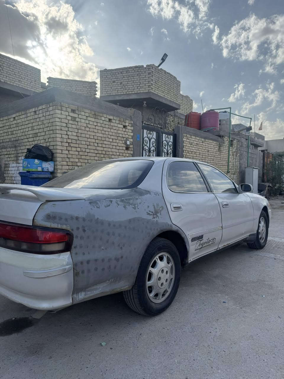 اسلام عليكم اكرسته للبيع نضيفه مكينه كير تخم تاير حداديه رقم إنكليزي بس الجاملاقات الوره حكيهن اريد اصبغهن كهربائيات كله شغاله  كفاله من الكص مكينه ثنين اونص مكانه البصره السعر 45 اوبيه مجال ***********
