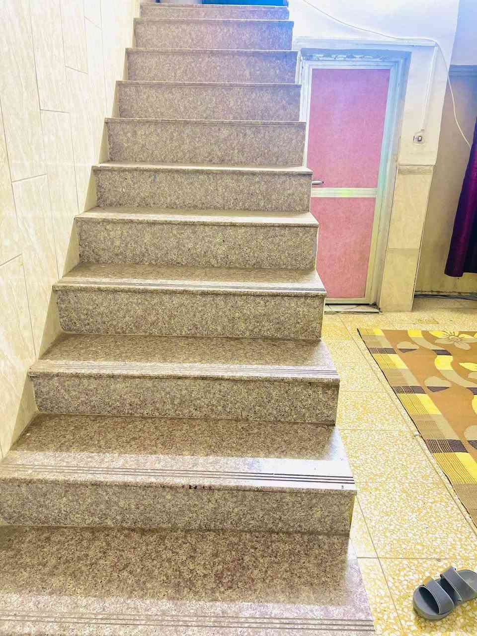 بيت طابقين للبيع مساحة 130م في منطقة بستان ال جايد بناء طابوق مسلح رباط ولنتن الشارع تبليط وبي كل الخدمات الطابق الثاني واصل للشبابيك
للأستفسار ↙️⬇️↘️التواصل 
🏠🏠🏠🏠🏠🏠🏠🏠🏠🏠
#مكتب_السراج_للعقارات_و_المقاولات
***********📞
📍عنوان المكتب 📍السماوة _تقاطع الحيدرية _محلات ملعب المثنى
