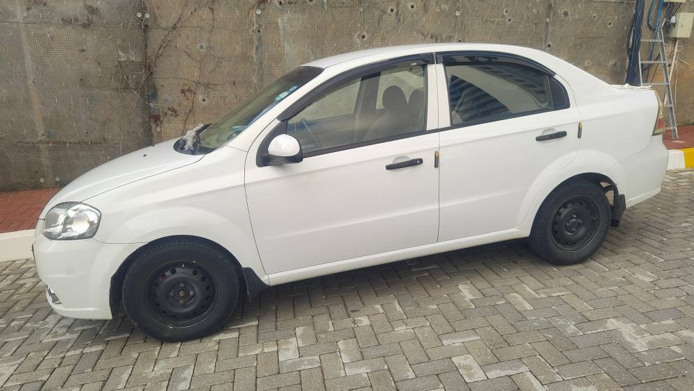 ئەڤێۆ ئۆتۆماتیک 2011 هیچ بۆیاخی نیە تەنها ژێر دۆسیەی لای سەکن نەبێت 192 هەزار ڕۆیشتووە پێش و پشتی تازە داگیراوە هیچ تەقەو ڕەقەی نیە گێڕ و مەکینە و تەبرید بەشەرت چوار تایەی تورکی تازەی لە ژێرایە سەنەوی تا 2029 تازەیە نرخی 79 وەرەقە بۆ پەیوەندی کردن 
*********** السليمانية, العراق
