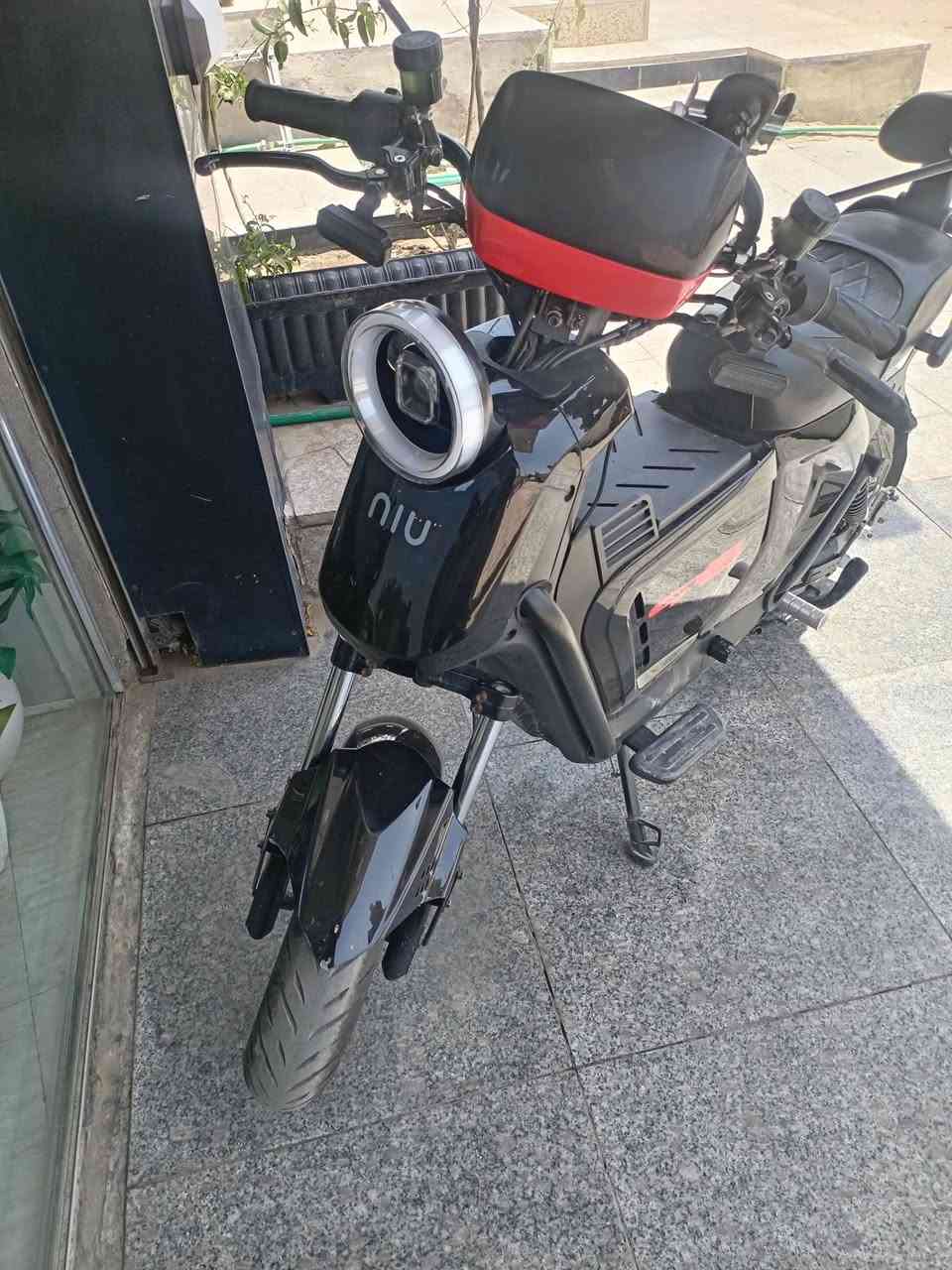 ية للبيع دراجة نوع نيو niu جديدة استعمال دمدة شهر مماشية ابل من ١٠٠٠ كم كامل مواصفات بطارية ليثيوم حجم ٥٥ امبير تمشيك مسافة بالشححنة بين ٨٠ الى ١٠٠ كم السرعة بحدود ٨٠كم/ساعة السعر علي الخاص متواجد على النت دائما مهندس اماد ابو مريم بغداد حي القادسية ***********... للتواصل
