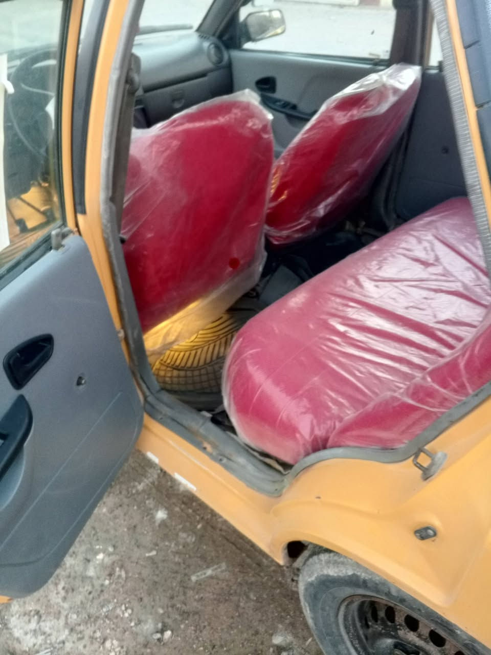 السلام عليكم سايبه موديل 12 رقم وسنويه كامله جديده سياره كامله بس بيها جاملغ امعمر وشاصي امعمر تبريدها عاطل سياره نضيفه سعر 29 بيها مجال رقم الهاتف ***********
