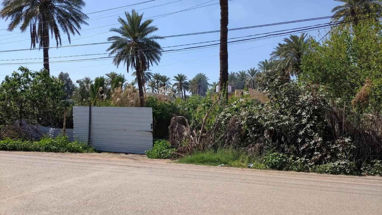مساء الخير يوجد بيت بناء قديم طابقين للأيجار  مساحه 200 متر وحديقه 200 متر يحتوي على اربع غرف نوم العنوان البوعيثه شارع السدة قرب مدرسة النصر للأستفسار اكثر تواصل واتس ***********
