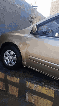 سياره كيه سيدونا
 2007 مصبوغه عام عدا القماره ابلادي محرك كير شغل جيد تبريد عاطل ليك افريز اريده 95 ورقه مامتواجد على الفيس الاتصال *********** علما بسمي السياره رقم بغداد المحرك 3800
