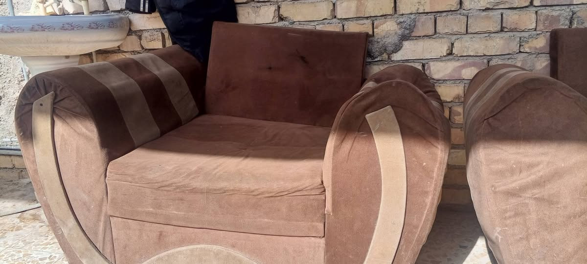 تخم مستعمل للبيع السعر100الف وبيه مجال العنوان طوريج ام الهوى شارع الباشا هاتف ***********
