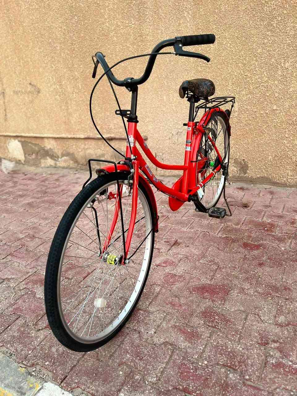 بسمـ الله الرحمٰن الرحيم 
السلام عليكم 
بايسكل برتقالي على احمر لون مميز موديل (24) بيه خدوش بسيطه (من الحاويه) استعمال اربعه اشهر نظافه (٩٥٪؜) شركته (JP STAR) سعر 125وبيه مجال 
المكان (واسط_كوت_حي الخليج)
للاستفسار <***********> فقط واتساب هذا الرقم
