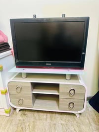 تلفزيون • ٣٢ بوصة • مع الميز