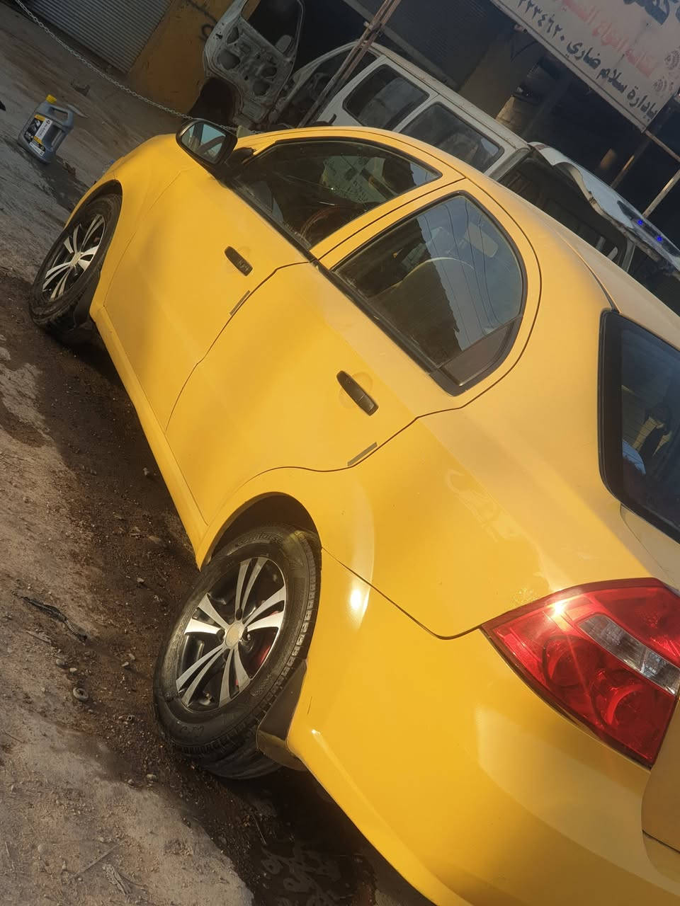 افيو  2011
رقم دولي سنويه 2030 شرط التحويل 
مصفره هيئه وغرامات
كير ومحرك مكفول صدر امامي خلفي جديد تخم تاير تدفئه تبريد سياره خير من الله من ايدك للشارع 
السعر 39 وبيها مجال 
مكان سياره ديالى شهربان المقداديه
 
رقم الهاتف ***********
