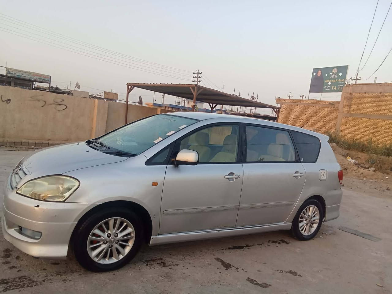 سلام عليكم. ابصم 2001. تو ويل اصل رقم ذي قار بسمي مداور ثاني يوم
السياره كفاله. ماعده باب خلف السائق مبدل 
مكينه وگير بالكارتون تبريد ثلج كهربائيات شغاله كله
غرفته بالكارتون السياره جاهزه مال جناي
مكاني ناصريه سيددخيل
السعر 108 وبيهه مجال بسيط
***********
