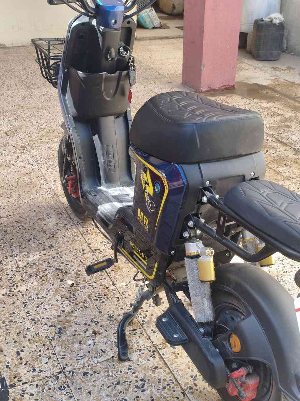 دراجة شحن R9 PROMAX
نظيفة مستخدم شهر  اخو جديد فول مواصفات بصمة تشغيل عن بعد تشغيل كارت نظام كارت 4 سرع
5 بطاريات دبل
سعر 450 بي مجال قليل دراجة نظيف كلش وفول مواصفات ومابي نقص مكان كركوك حي واسطي ***********
