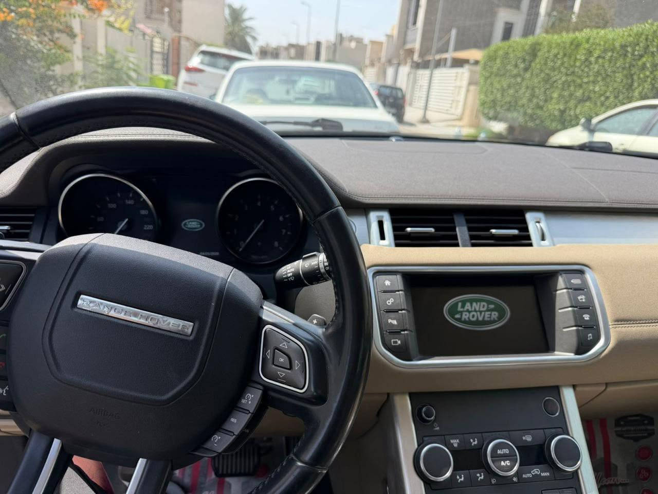 رانج روفر ايفوك للبيع فقط وكالة سردار
رانج روفر ايفوك 
موديل 2019
السياره فول مواصفات
داخل جلد كريمي
بصمه تشغيل وبصمة ابواب 
حساسات امامي خلفي 
مري شفط وترحيب
الكير ماوس
سقف بانوراما 
سايد بريك بصمة
ماشية 51 الف كيلو
السياره كفاله عامه من الصبغ والتبديل والبارد
السياره وكالة سردار
تخم تايرات جديد
السياره ممحتاجه اي مصرف  
محرك مبدل جديد غير مفتوح سعره ٤٠ ورقه  

السعر (١٤٩ ورقه)
***********

