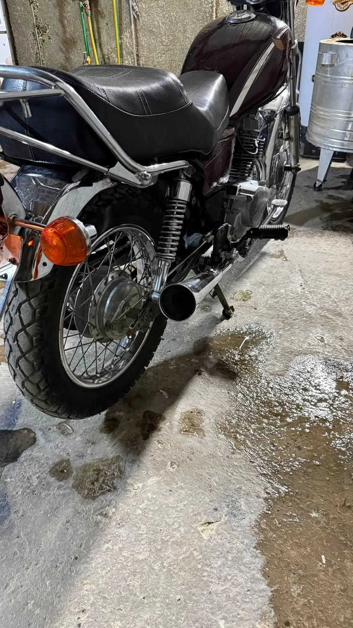 سلام عليكم دراجه هونداي  ا (Honda)، وتحديداً من الفئة الكلاسيكية الشهيرة (مثل طرازات Honda CG يحتاجه ترتيبات سعر ٧٠٠او مراوس بهارلي تواصل عبر رقم هاتف او تساب  ***********مكاني بغداد الجديده
