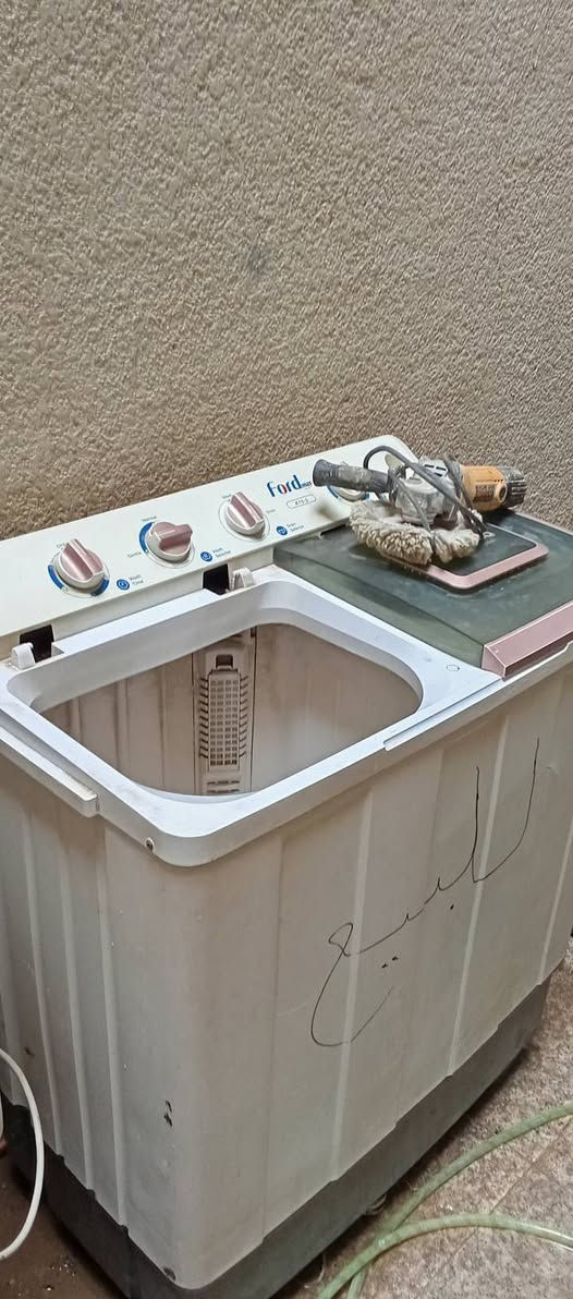 غراض بيت للبيع مال محتاج متوازي للبيع 
غساله كلشي مابيها كنفيرا شغاله وجديد درج كلشي مابي كلهن شغلات ومناسبات للبيع ***********
