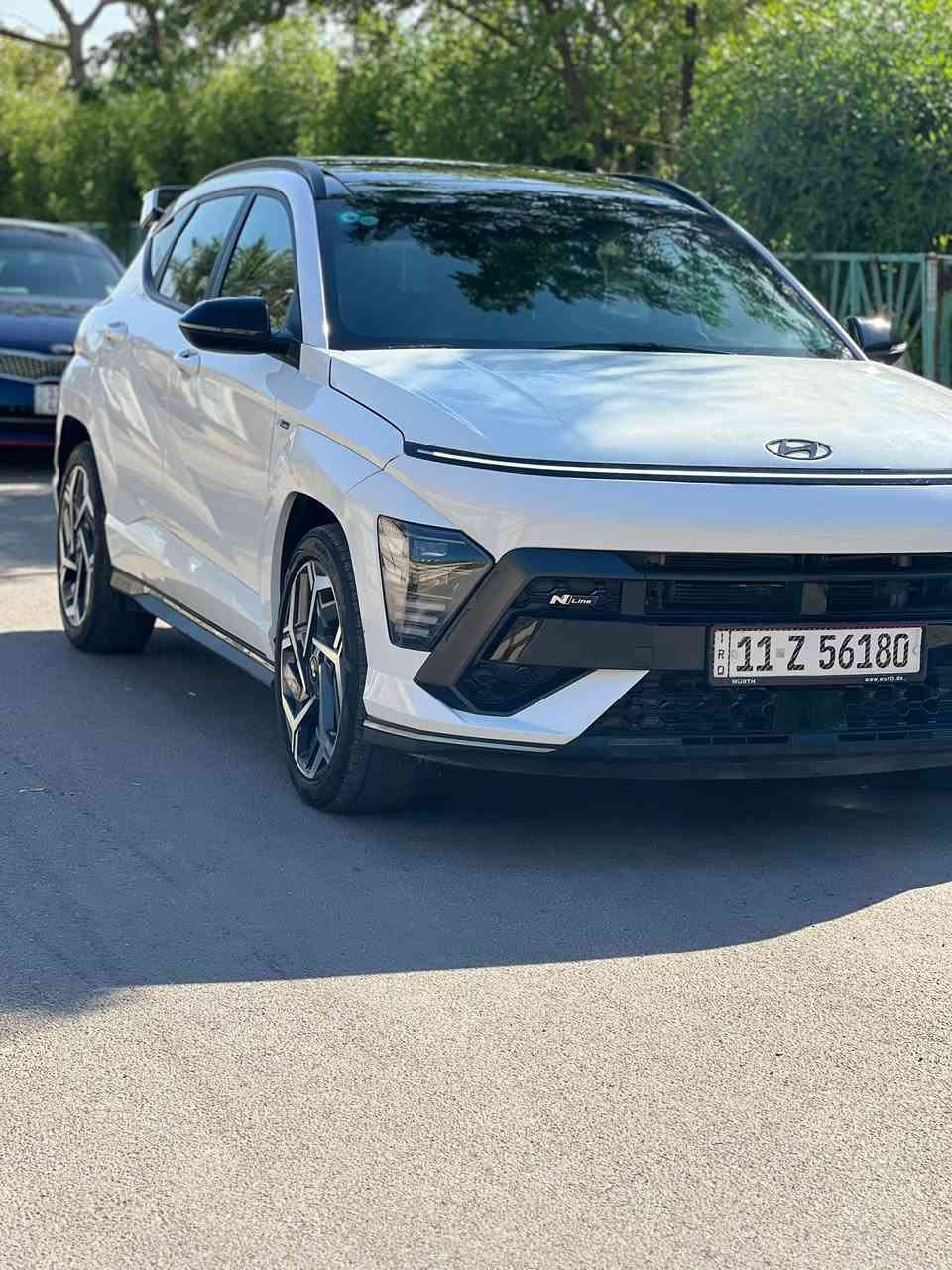 للبيع: هيونداي كونا N Line 2024 - (Turbo) وارد أمريكي 🇺🇸✨
• الموديل: 2024.
• الفئة: N Line . 
• المحرك: 1600 Turbo (T-GDI) - أداء قوي واقتصادي.
• نوع الكير AT (Automatic Transmission) بـ 8 سرعات.
• اللون: أبيض . 
• تصميم N Line الرياضي. 
• مقصورة داخلية رياضية بلمسات حمراء .
• شاشات ديجيتال كبيرة (لوحة العدادات والشاشة الوسطية).
• أنظمة أمان متكاملة (رادارات، تنبيه خروج عن المسار، ونظام المساعدة في القيادة).
• إضاءة LED كاملة .
• السيارة معروفة مواصفاتها من البصمة والفتحة وتدفئة كشنات والخ… 
• رقم الشاصي: [موجود بالمنشور ] 
• الحالة: [صبغ بنيد فقط ايرباگات سليمة جميع القطع مالتها جتي وياها من امريكا ].
* صور الحادث بالمنشور + السونار + كلشي واضح بالصور . 
• المسافة المقطوعة: [17 /ميل].
📍 الموقع: [بغداد ]
💰 السعر المطلوب: [ 181 ] 
📞 للتواصل والاستفسار: [ *********** ]  .
