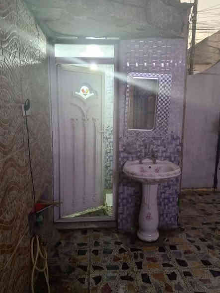 السلام عليكم منزل للبيع في بغداد طابو صرف
🔰مساحة المنزل 85 متر

🔰واجهه المنزل 4 متر 

🔰 النزال 21 متر 

🔰 يحتوي على كراج متوسط المساحة + استقبال 4×5

🔰 درج + منور 

🔰 مطبخ حار + صاله او مطبخ بارد + حمام 

🔰 الطابق الثاني يحتوي على غرفه 4×5 + 

🔰غرفه 4×4 مع حمام 

🔰الطابق الثالث بيتونه + سطح 4×5 

🔰 و سطح ثاني 4×4 

🔰 المنزل مترمم سنه 2018 بناء عگاده جديد كامل 

🔰 سيراميك الطابق الاول كامل والطابق الثاني ازاره

🔰 السطحين شتايكر كامل والبيتونه ايضا شتايكر 

🔰 حمامات 3 سيراميك كامل 

🔰 جام الشبابيك كامل جاهز وأي كسر مابي فقط فتحات 🔰السبالت وكيبلات الانترنيت 

⚠️ سعر المنزل 180 مليون دينار وبي مجال

⚠️للتواصل *********** 

📍العنوان بالحبيبية شارع لحوم باقر الموسوي
