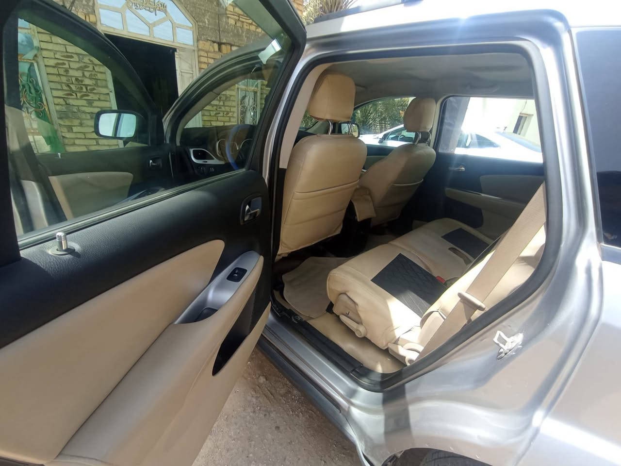 جورني موديل 2018 امريكي بيه الجاملغ الايمن مصبوغ. سبعه راكب مكينه كير حداديه كله جديد 
مكان السياره ذي قار الفهود *********** ناصرية, ذي قار
