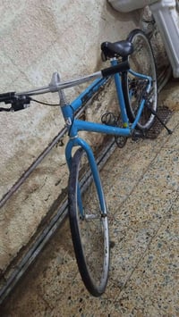للبيع شغالات بس الازرك. معووج الويالة شوي 07783848328