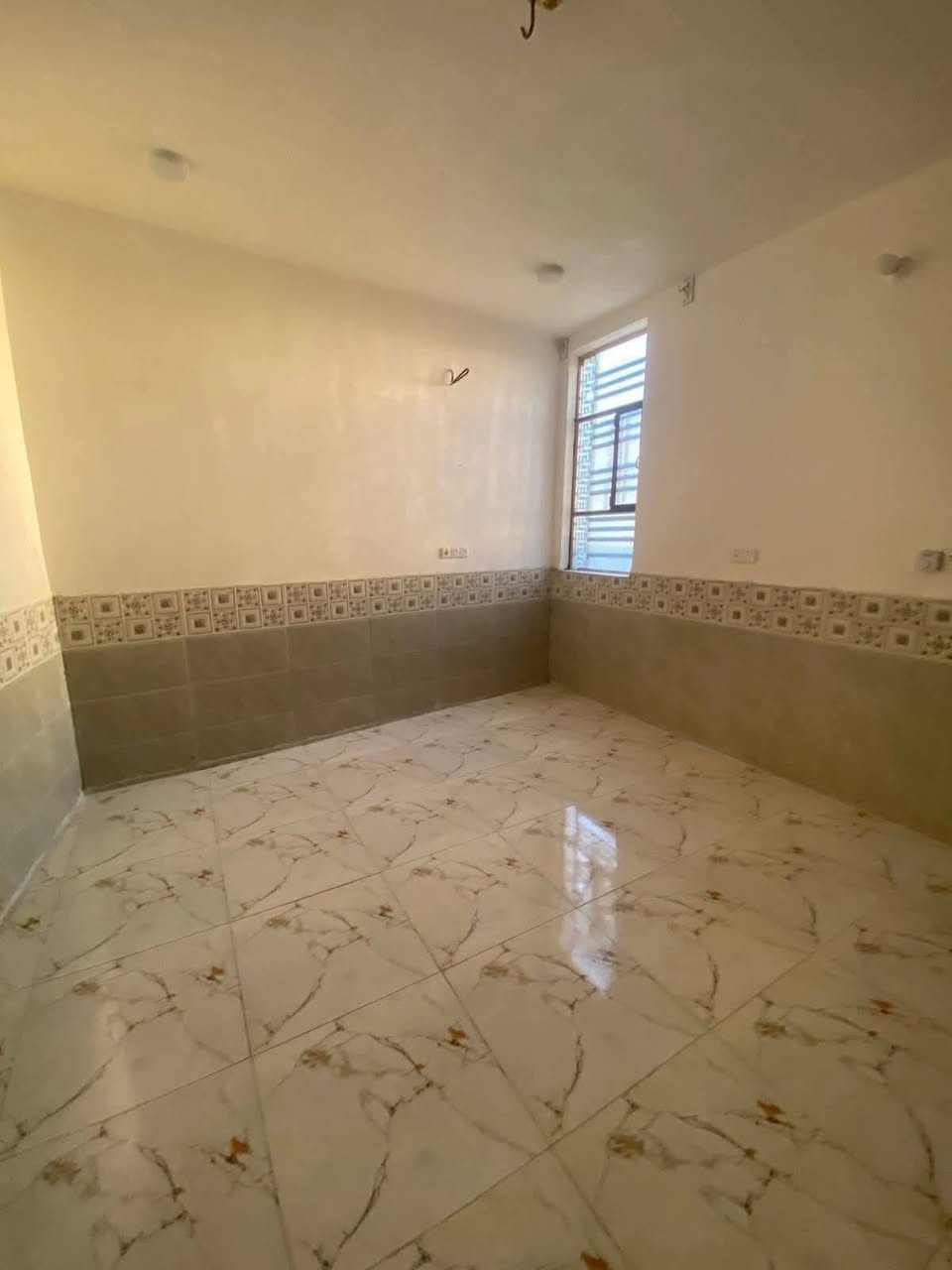 دار للأجار العنوان ديوانية حي الزهراء مقابل عمارات الزيتون
الدار يحتوي الدار على ثلاث غرف نوم  + صالة + أستقبال + مطبخ + صحيات داخلية و خارجية ، 
الإجار 350 مع الماء والكهرباء 
مقدمة 3 أشهر 
شرط ! أن يكون المؤجر موضف فقط
للتواصل ‏‪***********  يوجد واتساب
او اتصال 
أو على الخاص
