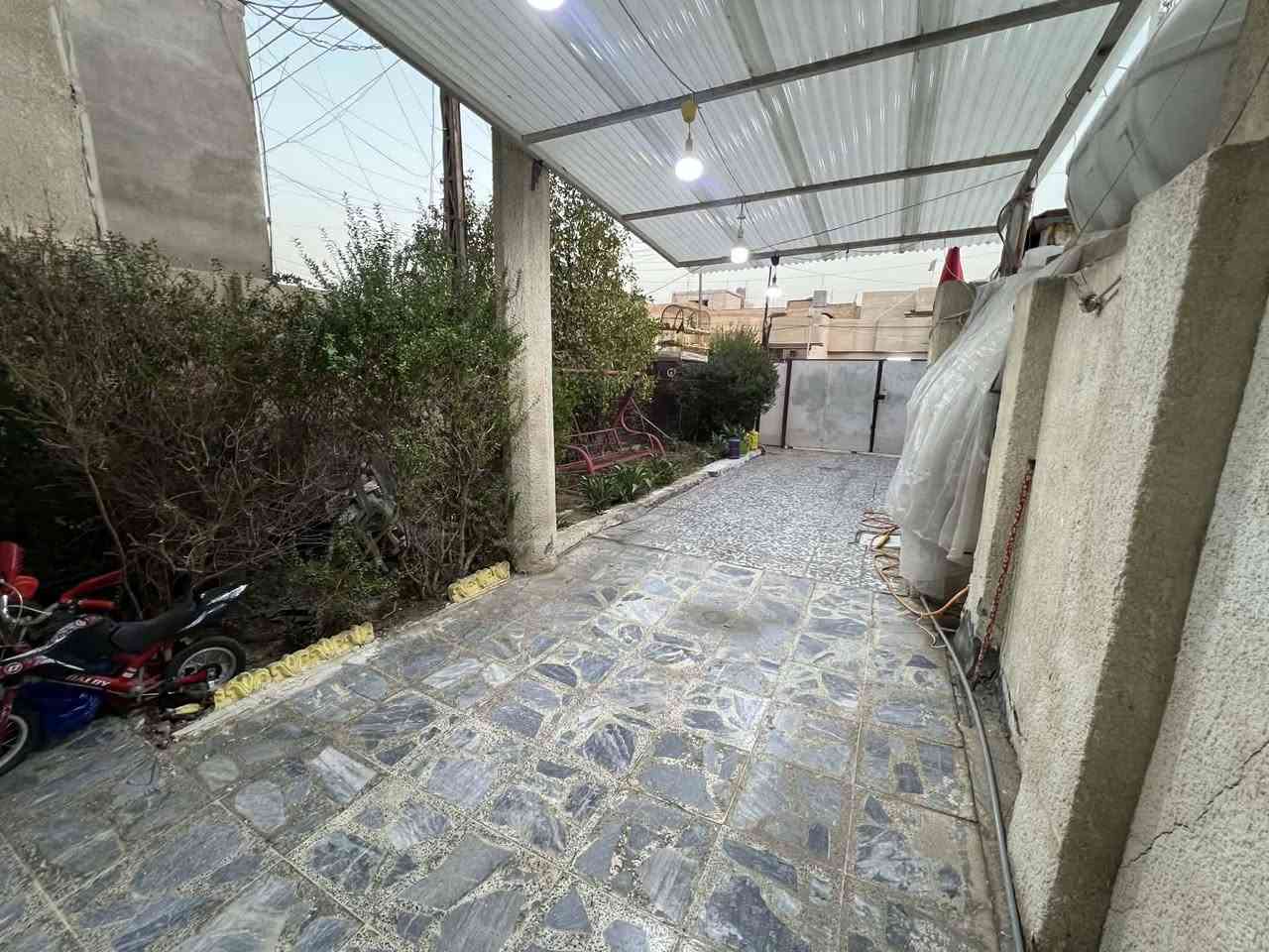 دار للبيع الشهداء شارع العوادي
عرض الشارع ١٦متر
مساحة الدار ١٥٠متر إضافة إلى ٤٨متر تشجير 
محتويات الدار 
صيحات خارجيه 
كراج يتسع لسيارتين 
حديقه 
استقبال
هول داخلي 
حمام 
صحيات 
مطبخ حار +مطبخ بارد 
غرفة نوم
الطابق الثاني 
غرفتين نوم 
حمام وصحيات 
بلكونه اماميه
سطح ممكن تحويله لغرفة نوم يحتاج لبناء ضلع واحد وسقف
السعر المطلوب ١٨٠ مليون وبيها مجال بسيط
للاتصال 
واتساب ***********
مباشر ***********
